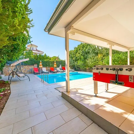 Pine 8, In Hisaroenue, Turkey Villa *